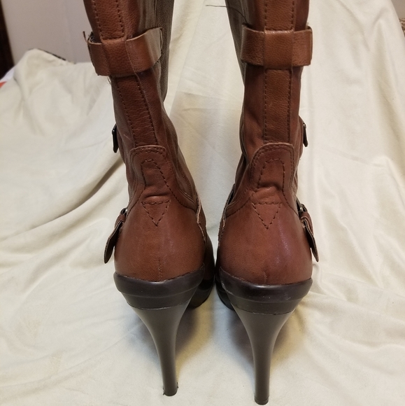 Boots - Picture 3 of 5